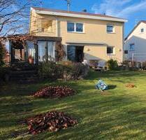 Freistehendes Einfamilienhaus mit groẞem Garten (Provisionsfrei) - Oberderdingen