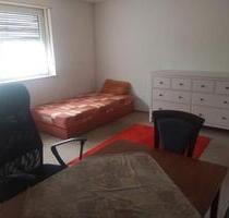Teilmöbliertes Zimmer ca.25qm in EFH (Hattenhofen) zu vermieten.