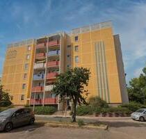 Helle 2-R.-Wohnung mit großer Küche und Balkon am Elbecenter - Meißen