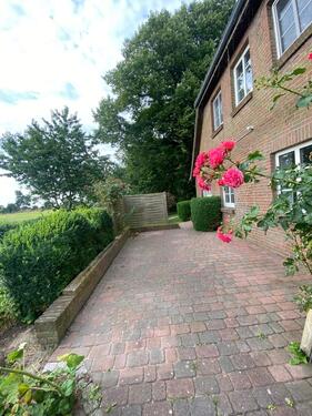 Foto - schöne 4-Zi.-EG-Whg mit Terrasse zum 01.07. frei, ca. 104m²