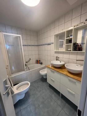 Foto - 3 Zimmerwohnung - frisch Teilrenoviert - mit Küche - E-Ladesäule