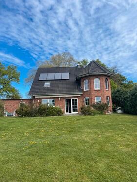 Foto - Freistehendes Einfamilienhaus mit Grundstück und Doppelgarage