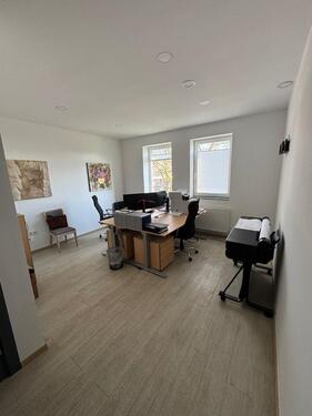 Foto - Sehr schöne Komplette erste Etage Büroräume