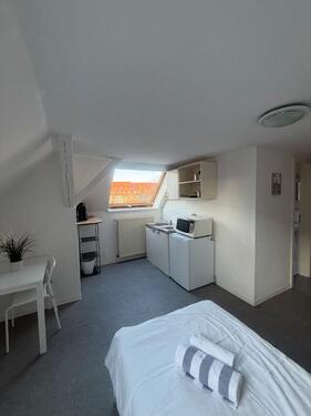 Foto - Charmante 1-Zimmer-Wohnung in Altbau-Villa – möbliert, 550 € warm