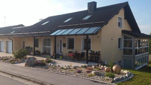 Foto - Einfamilienhaus mit Pool, Photovoltaik und liebevoll gestaltetem