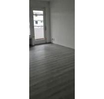 Erdgeschoss, 4 Raum, 93 qm, an RentnerBerufstätige mit Balkon - Recklinghausen Berghausen