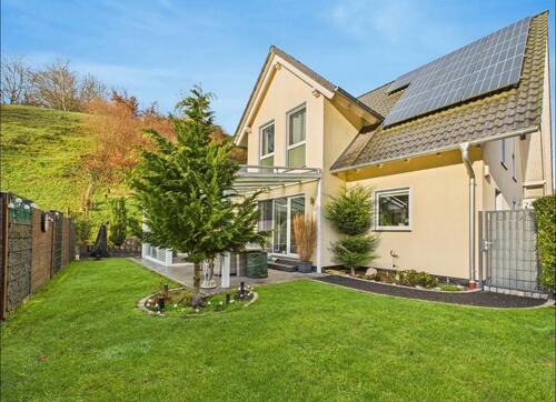 Foto - Einfamilienhaus zur Miete - 1.900,00&nbsp;EUR Kaltmiete, ca.&nbsp; 195,00&nbsp;m&sup2;