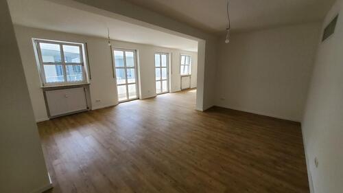 Foto - Große Etagenwohnung mitten in der Stadt mit TG-Stellplatz