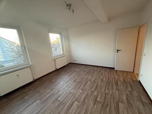 Foto - Renovierte 2-Zimmer-Altbauwohnung nahe Gewerbegebiet und Einkauf