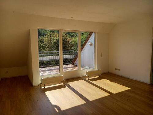 Foto - Lichtdurchflutete 2-Zimmer-DG-Wohnung mit Balkon und Einbauküche