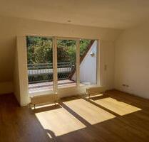 Lichtdurchflutete 2-Zimmer-DG-Wohnung mit Balkon und Einbauküche - Lüneburg Goseburg-Zeltberg