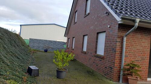 Foto - Geräumiges Einfamilienhaus im Gewerbegebiet Jübberde