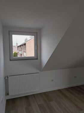 Foto - Helle voll sanierte 3-Zimmer-Wohnung 1. OG und DG in ruhiger Lage