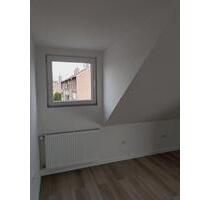 Helle voll sanierte 3-Zimmer-Wohnung 1. OG und DG in ruhiger Lage - Willich