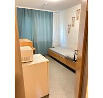 Möbliertes Zimmer in 3-Zimmer-Wohnung zur Untermiete - Ilmenau