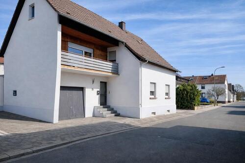 Foto - Einfamilienhaus mit 2 Garagen und Gartenhaus