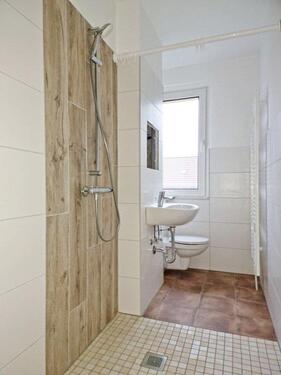 Foto - 3-Zimmer mit bodenebener Dusche und riesigem Balkon