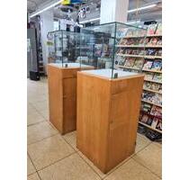 Vitrine Modell 2 Stück - 99,00 EUR Kaltmiete, in Bochum (PLZ: 44787)