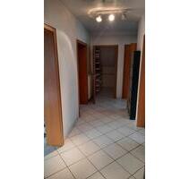 Penthouse mit 3,5 Zimmern, EBK und Balkon in Hettenleidelheim