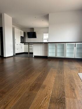 Foto - Lichtdurchflutete 4,5 Zimmer Penthouse-Wohnung mit 360°-Balkon