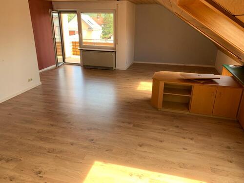 Foto - Charmante DG Wohnung, EBK, Klima, 3 Zi., Balkon, Stellplatz