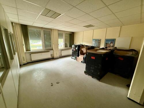 Foto - Lager mit Büroflächen Karlshof - 1.800,00&nbsp;EUR Kaltmiete, ca.&nbsp; 4,93&nbsp;m&sup2;