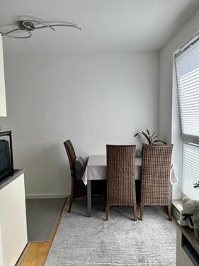 Foto - LICHTDURCHFLUTETE 1-Zimmer-Wohnung mit Balkon, NEUER Küche & Home