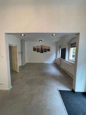 Foto - Attraktive Gewerbefläche mit Schaufenster und direkter U-Bahnanb.