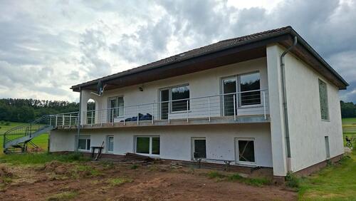 Foto - Haus mit Einliegerwohnung, Doppelgarage mit Grube zu Verkaufen