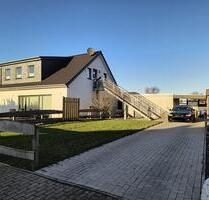 Attraktive 4-Zimmer-Wohnung im Obergeschoss mit Carport und Garte - Berne