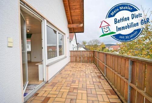 Foto - DIETZ: Gepflegte 4 Zi-Wohnung im ersten OG - 2 Balkon - Garage