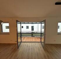 Neue 3-Zi.-Wohung mit XXL Balkon, Einbauküche und möbliertem Bad ab sofort zu vermieten. - Tittmoning