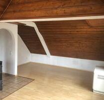 Schöne 2-Zi-Mansardenwohnung MIT BALKON - Naila