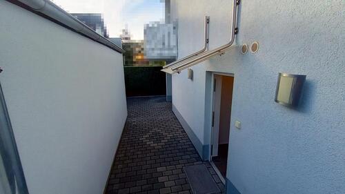Foto - Ebenerdige Einliegerwohnung (2ZKB, ~56 m²) mit kleiner Terasse