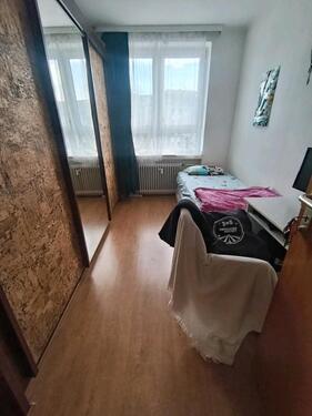 Foto - Zimmer frei in 3er-WG für Frauen- Perfekte Lage an der Normaluhr!