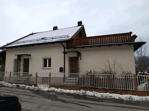 Foto - Ein bis Zweifamilienhaus mit Nebengebäude - renovierungsbedürftig