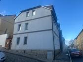 Foto - ein gepflegtes Mehrfamilienhaus mit 3 Wohneinheiten