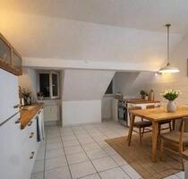 Schöne und ruhige 2,5 Zimmer Dachgeschoßwohnung in Fürth