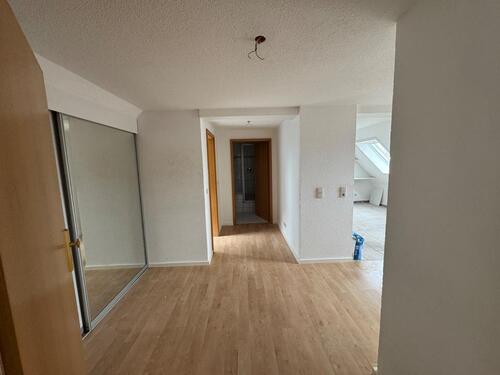 Foto - Helle 3-Raum-DG-Wohnung mit Einbauküche, Gäste-WC und Stellplatz
