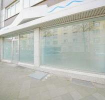 Oberrath: Gut sichtbare Praxis-Ausstellungsfläche mit großer Schaufensterfront - Düsseldorf Stadtbezirk 6