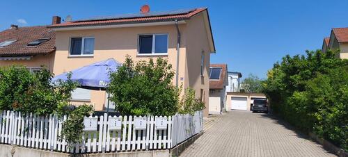Foto - 2 Häuser oder 4 Wohnungen mit 3 Garagen und 1 Stellplatz