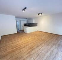 ! Modernes Reihenhaus mit viel Platz ** Effiziente Bauweise ** mit Garage * Provisionsfrei - Mantel