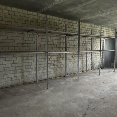 Foto - Lagerfläche in Halle zu vermieten – ca. 20 m² mit Regal