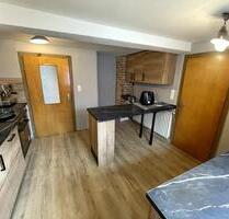 helle 5 Zimmerwohnung direkt in Calden