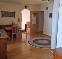 Helle möblierte 3,5-Zimmer-Wohnung mit Balkon in Oberelchingen