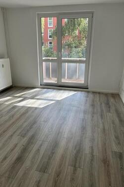 Foto - Mit Balkon und Dusche! - 335,00 EUR Kaltmiete,