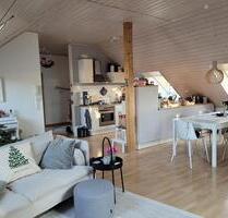 Helle und großzügige DG Wohnung 3 ZKB mit Balkon und Gäste WC - Bickenbach