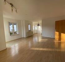 Gemütliche 2-Zimmer-Wohnung mit Einbauküche, Balkon und Stellplatz - Stuttgart Neuwirtshaus