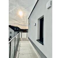 Helle 2,5-Zimmer-Penthouse-Wohnung mit hochwertiger Einbauküche und Aufzug - Seligenstadt