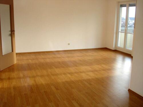 Foto - Einbauküche, Süd- und Frühstücksbalkon, Laminat und Fahrstuhl